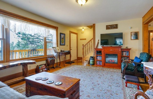 Florissant House | Dragons Roost Cabin with Sangre de Cristo Views!