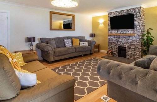 Margam House | DRAGONSTONE, pet friendly, luxury holiday cottage in Cwmllynfell