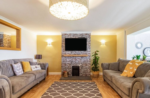 Margam House | DRAGONSTONE, pet friendly, luxury holiday cottage in Cwmllynfell