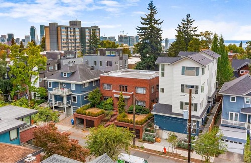 Capitol Hill House | Dragonstone Sweet Suite