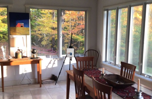 Woodstock House | Dramatic Mountain Ridge house 3 miles from village green
