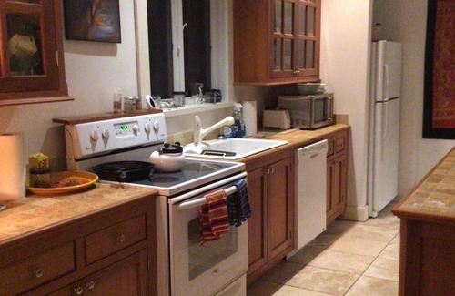 Woodstock House | Dramatic Mountain Ridge house 3 miles from village green