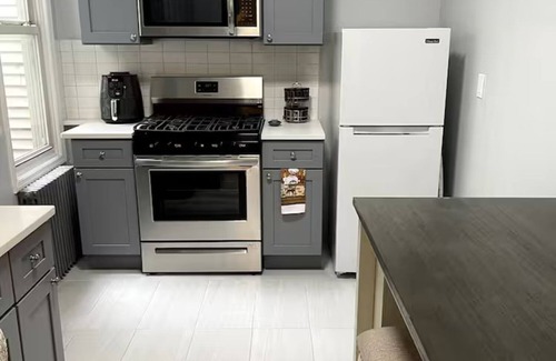 Union City Apartment | Dream a Little Dream 10 Mins To Your NYC Adventure