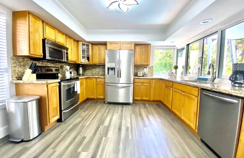 Hollywood Lakes Villa | Dream Beach House