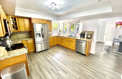Hollywood Lakes Villa | Dream Beach House