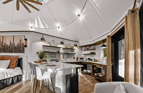 Townsend House | Dream Catcher 1 Bedroom Home by RedAwning