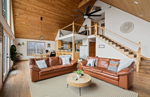 Topton Ski Chalet | Dream Chaser Chalet at Nantahala Lake- Kayak/Dock/Firepit/Game Room/Movie Room