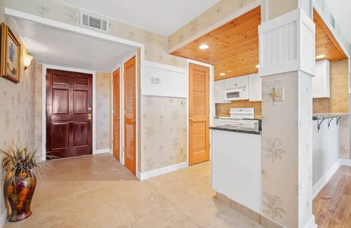 Spanish Wells Apartment | Dream condo unbeatable location
