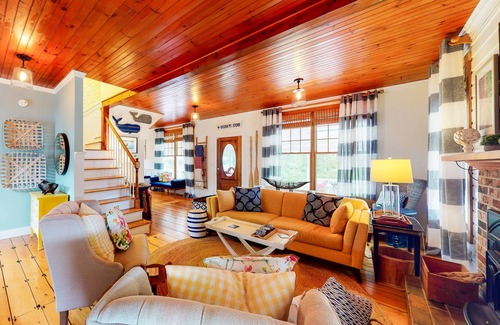 Ocean Point House | Dream cottage, with bunkhouse and ocean view, fireplace, patio, grill & WiFi