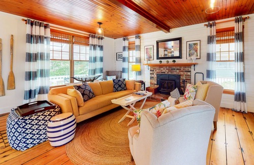 Ocean Point House | Dream cottage, with bunkhouse and ocean view, fireplace, patio, grill & WiFi