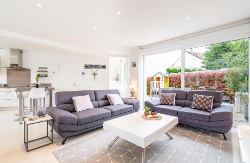 Montevrain House | Dream Factory House - Disneyland Paris - 8 Pax WIFI PARKING