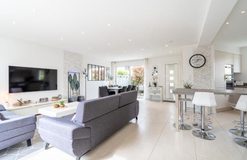 Montevrain House | Dream Factory House - Disneyland Paris - 8 Pax WIFI PARKING