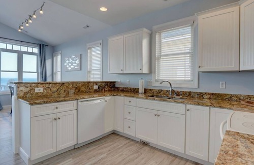 Surf City House | Dream Getaway a Gorgeous Private Oceanfront with Hot Tub Sleeps 12