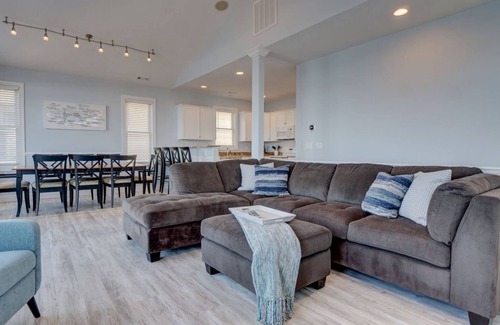 Surf City House | Dream Getaway a Gorgeous Private Oceanfront with Hot Tub Sleeps 12
