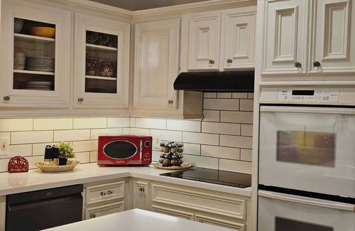 El Lago House | Dream Home in a cozy small town, surrounded by big city amenities!