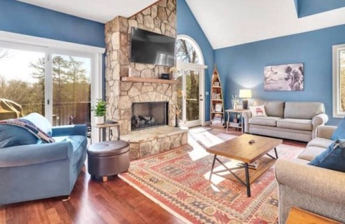 Mill Spring House | Dream Lakefront Getaway w/ Hot Tub