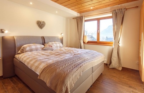 Sankt Valentin Apartment | Dream location in Ruhpolding with a terrace by the swimming pond