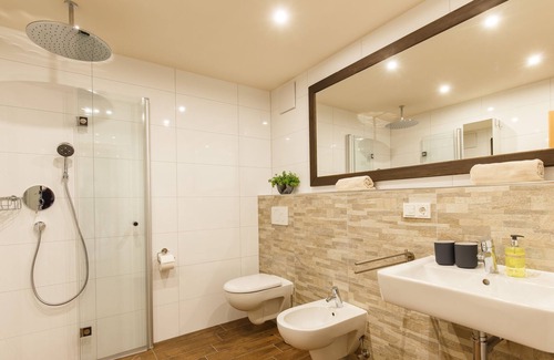 Sankt Valentin Apartment | Dream location in Ruhpolding with a terrace by the swimming pond
