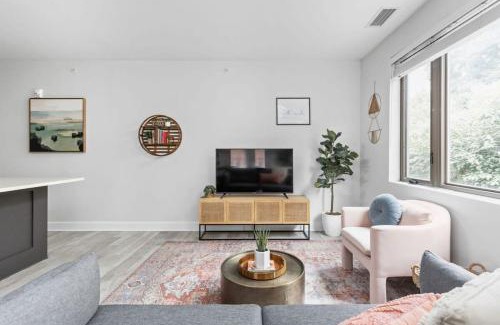 Meridian-Kessler Apartment | Dream Midtown 1BR in Meridian Kessler CozySuites