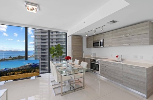 Edgewater Apartment | Dream Resort style Biscayne Bay apartment!