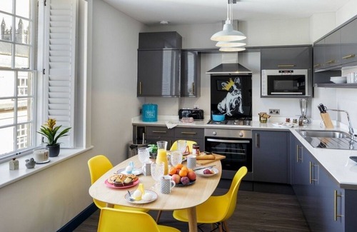 Bath City Centre Apartment | Dream Stays Bath - Beau Street