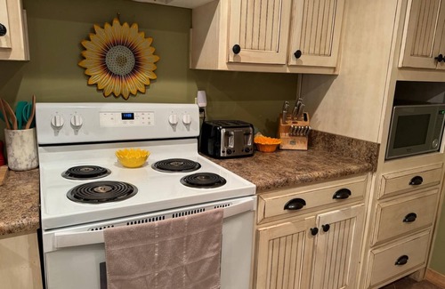McDonough Apartment | DREAM TIME STUDIO in McDonough on Private Lake wPool, WiFi, AC,and fitness room