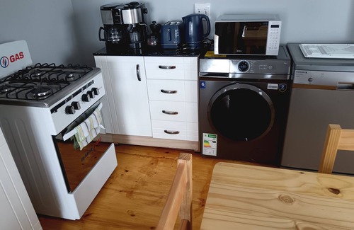 Bluff Cabin | Dream View Cabin 3 minutes to Anstey's beach sleeps 4-6 guests. Pet-unfriendly.
