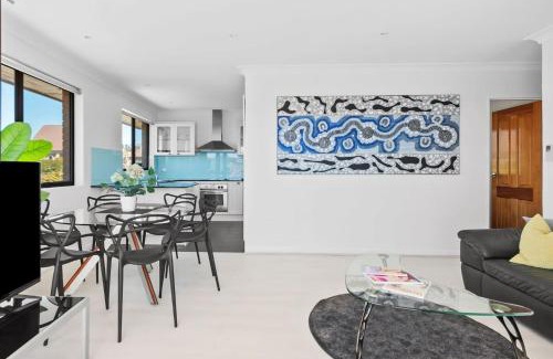 Coogee Apartment | Dream View Steps from the Beach