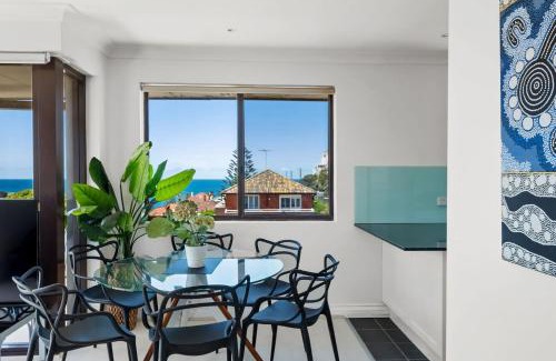 Coogee Apartment | Dream View Steps from the Beach