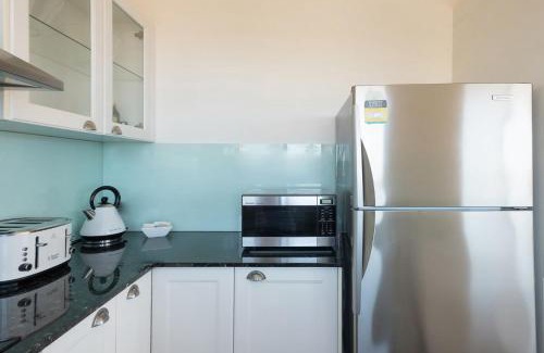 Coogee Apartment | Dream View Steps from the Beach
