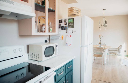 Clarksville House | Dreamcatcher Cottage Boho Charm & King Bed Comfort