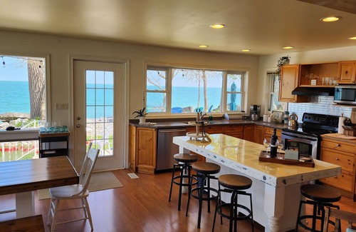 Kingsville House | Dreamcatcher Lake House