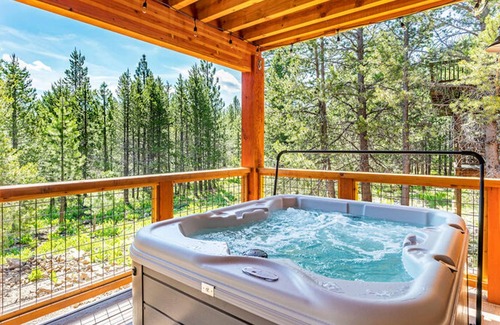 Truckee House | Dreams and Streams by Tahoe Mountain Properties