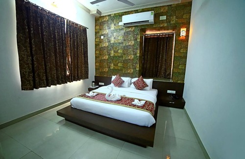 Udaipur District Hotel | Dreams Resort Udaipur