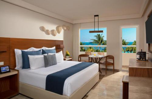 Punta Cancun Resort | Dreams Sands Cancun Resort & Spa