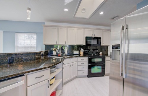 Cypress Lakes House | Dreamscape Pool-House 3BR/2BA - 10 min to Beach!