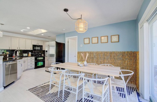 Cypress Lakes House | Dreamscape Pool-House 3BR/2BA - 10 min to Beach!