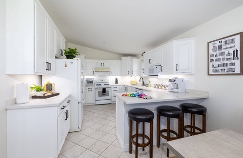 Sunset View House | Dreamwood: Mins 2 Opry, Airport & Broadway