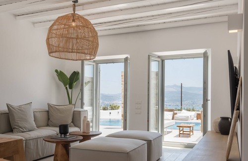 Antiparos Villa | Dreamy 5 BDR Antiparos pool villa