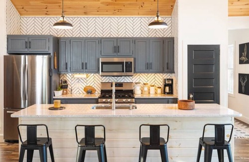 Warren Ski Chalet | Dreamy Artist Chalet in Secluded Historic Village