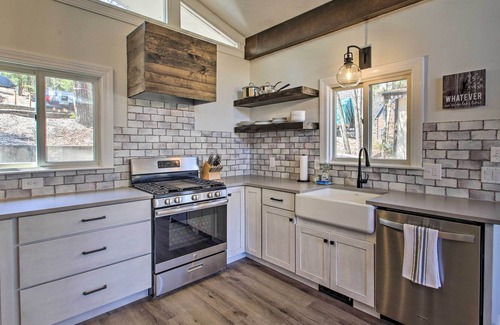 East Wakefield House | Dreamy Belleau Lake Getaway with Beach & Hot Tub!
