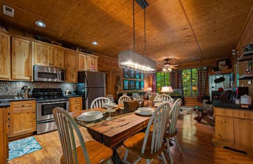 Townsend House | Dreamy Cabin & Outdoor Oasis! Mins to Nat'l Park!