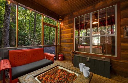 Townsend House | Dreamy Cabin & Outdoor Oasis! Mins to Nat'l Park!