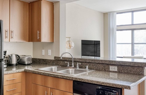 Chinatown Apartment | Dreamy Downtown 1BR w/ Pool, W/D & Gym, near Broad Museum, by Blueground