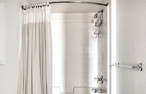 Chinatown Apartment | Dreamy Downtown 1BR w/ Gym, Pool & Spa, near 7th St Metro, by Blueground