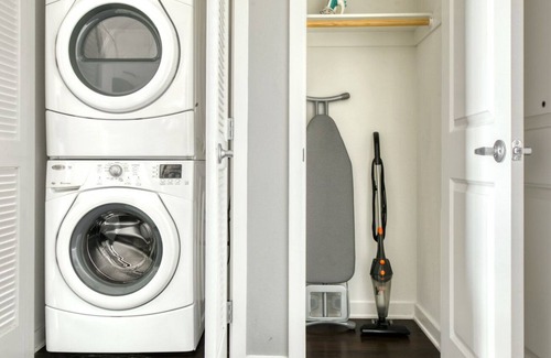 Chinatown Apartment | Dreamy Downtown 1BR w/ Gym, Pool & Spa, near 7th St Metro, by Blueground