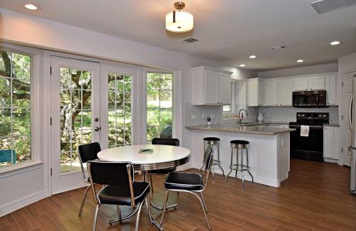 Dripping Springs House | Dreamy Dripping Springs - Near Parks Hiking & More