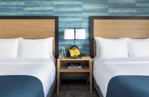 Fisherman's Wharf Hotel | Dreamy Escape: Enjoy a Cozy & Modern Room - Steps Away from Lombard Street