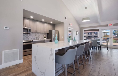 Foster City Apartment | Dreamy Foster City 1BR w/Gym, Pool, W/D, near highways, by Blueground
