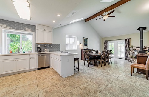 McKinleyville House | Dreamy NorCal home with large backyard, fast WiFi, deck & grill - ideal location